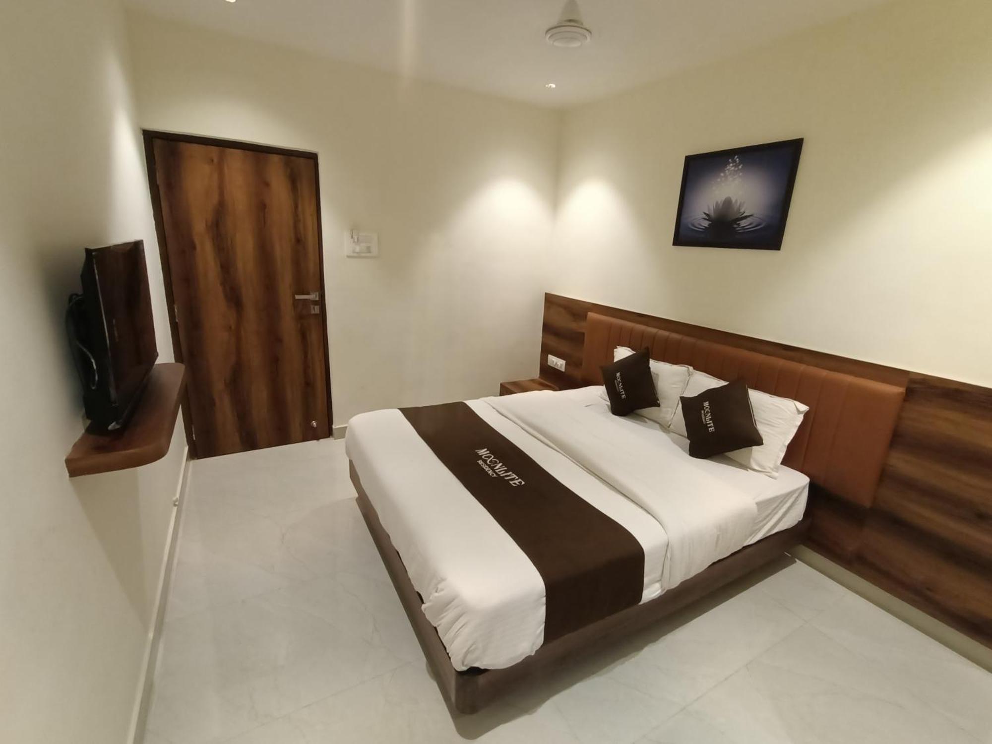 Hotel Moon Lite Residency - Marve Road Malad West Мумбай Екстериор снимка