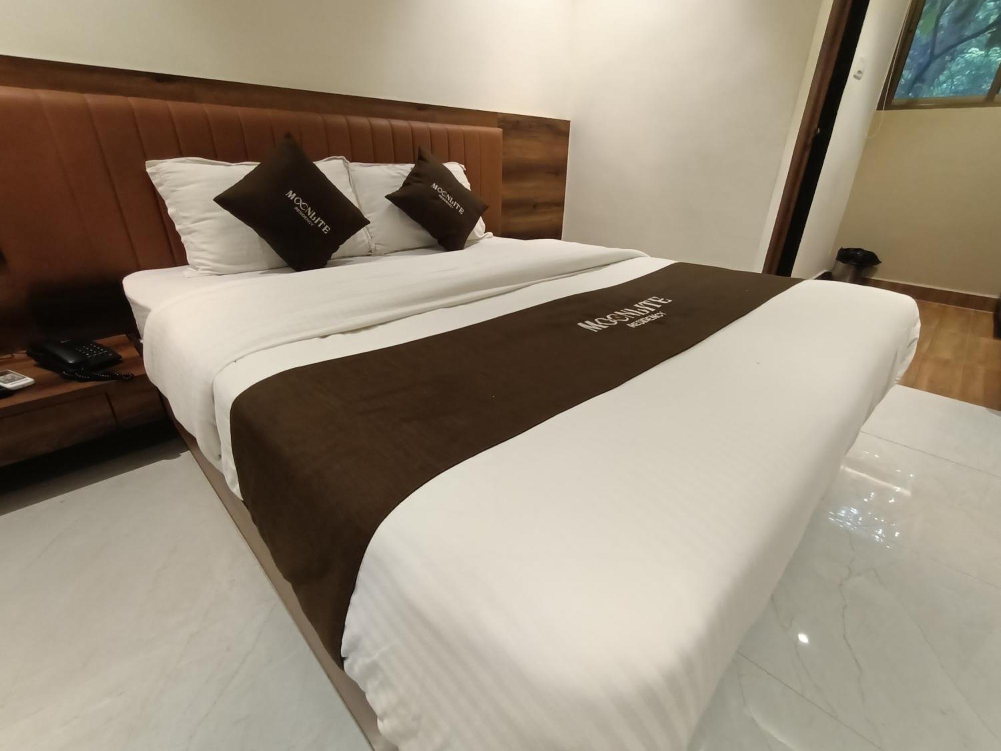 Hotel Moon Lite Residency - Marve Road Malad West Мумбай Екстериор снимка