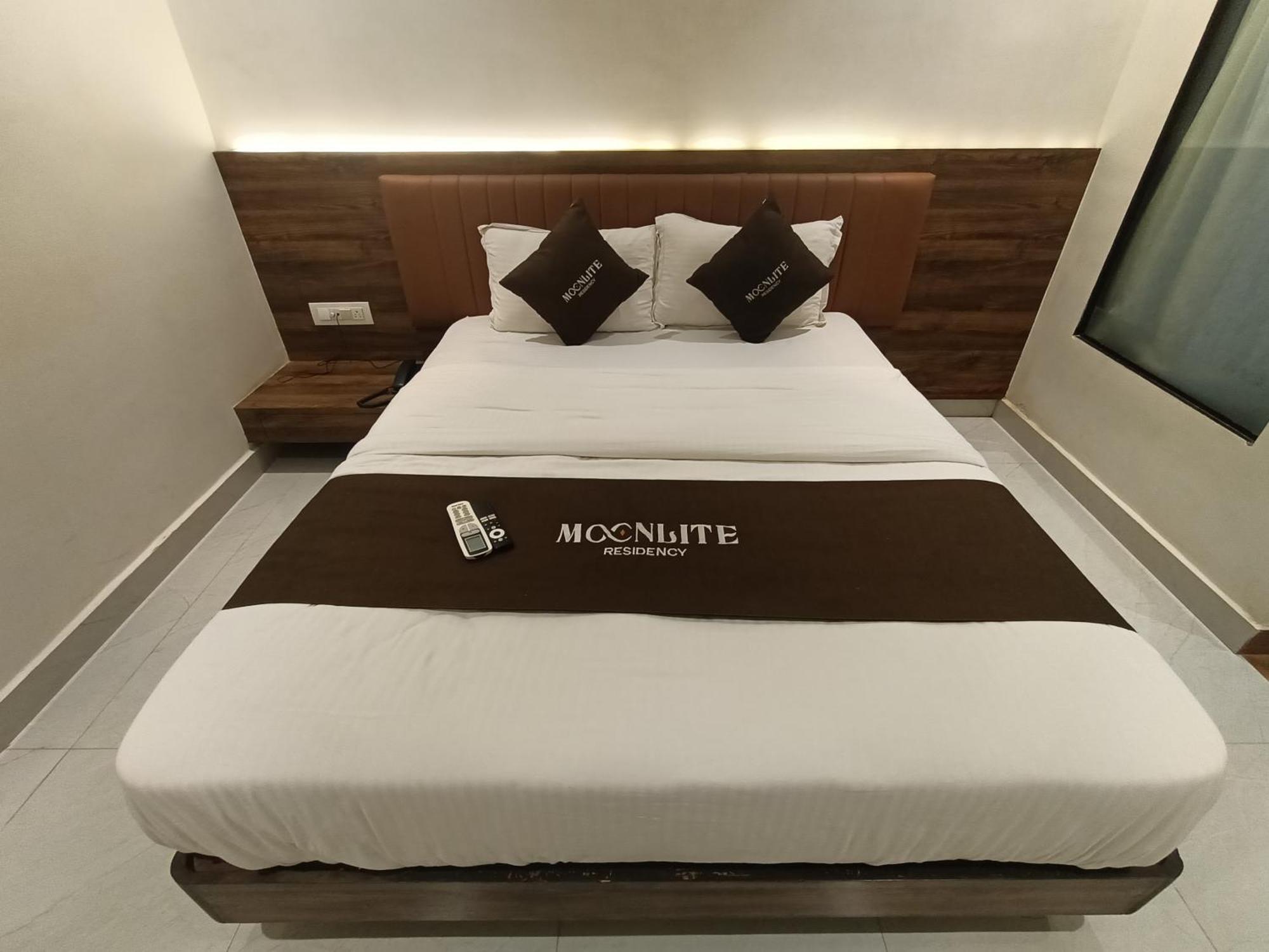 Hotel Moon Lite Residency - Marve Road Malad West Мумбай Екстериор снимка