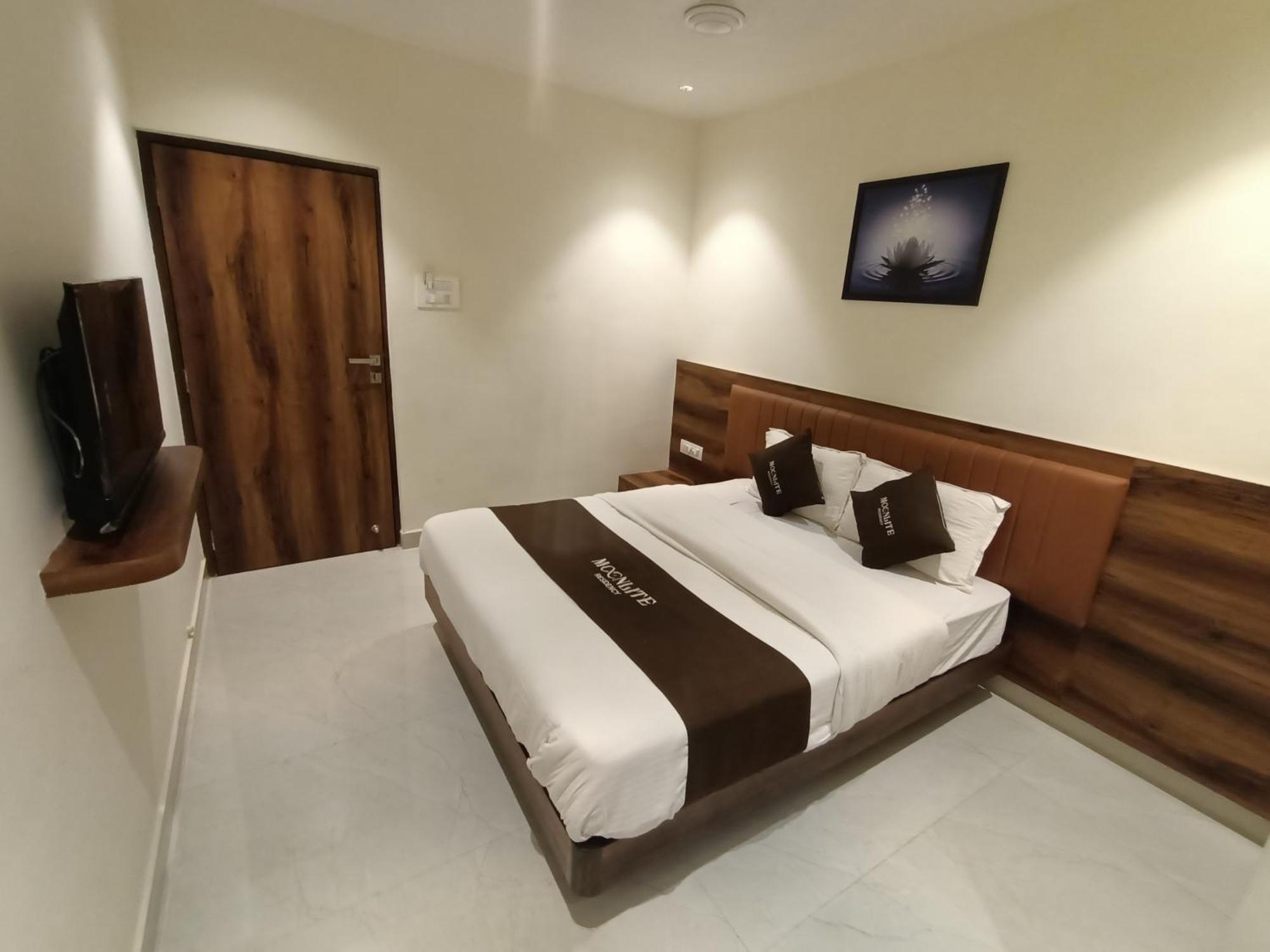 Hotel Moon Lite Residency - Marve Road Malad West Мумбай Екстериор снимка