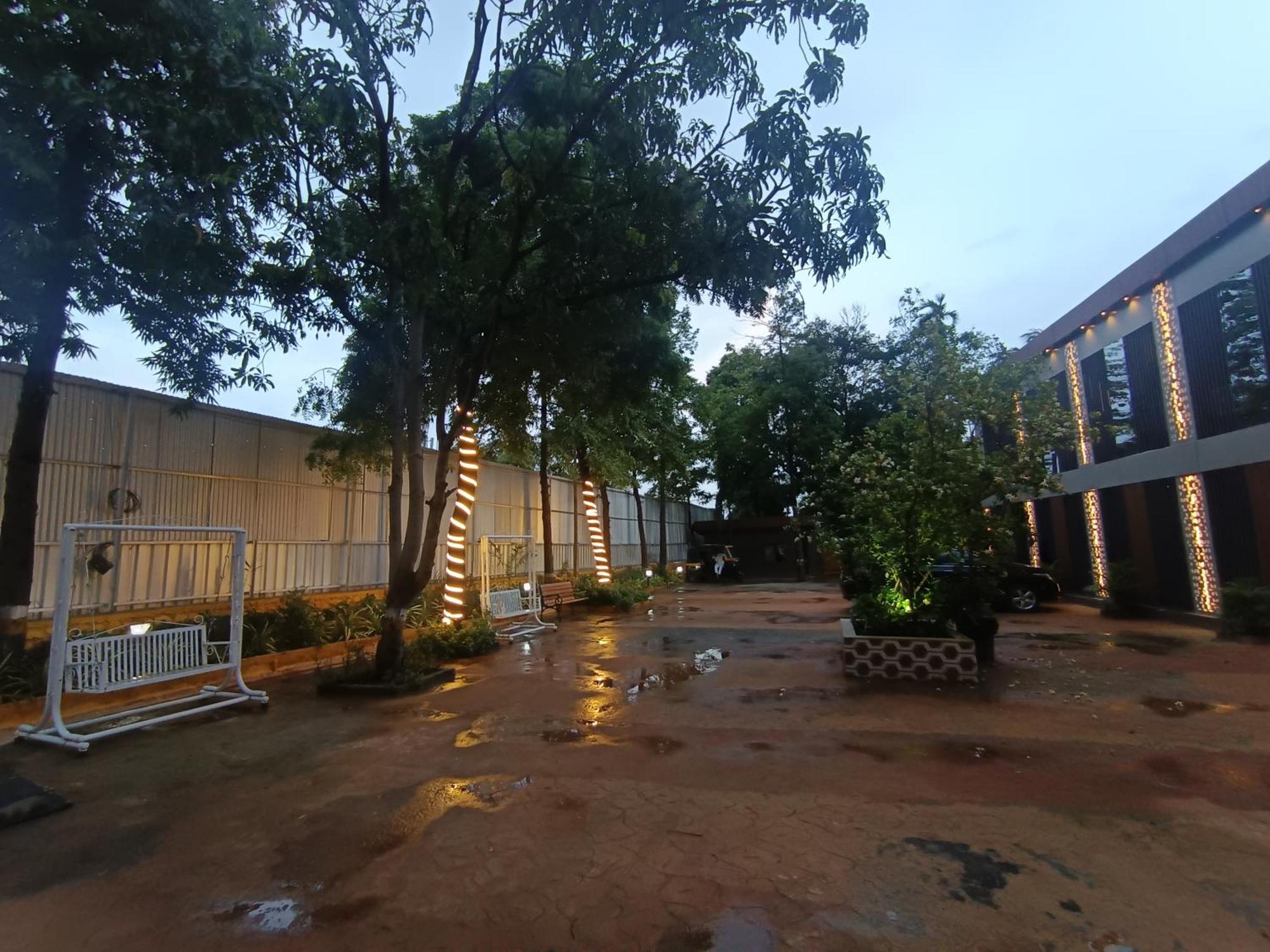 Hotel Moon Lite Residency - Marve Road Malad West Мумбай Екстериор снимка