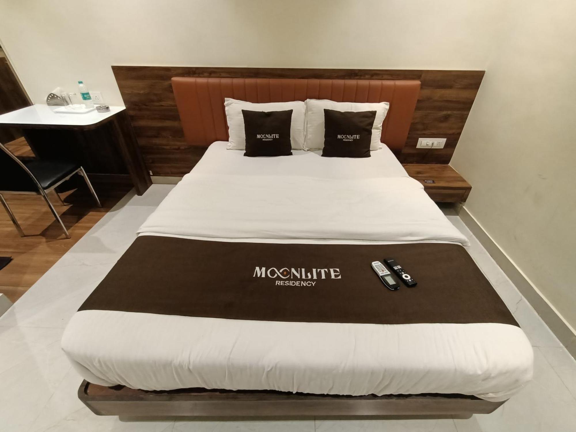 Hotel Moon Lite Residency - Marve Road Malad West Мумбай Екстериор снимка