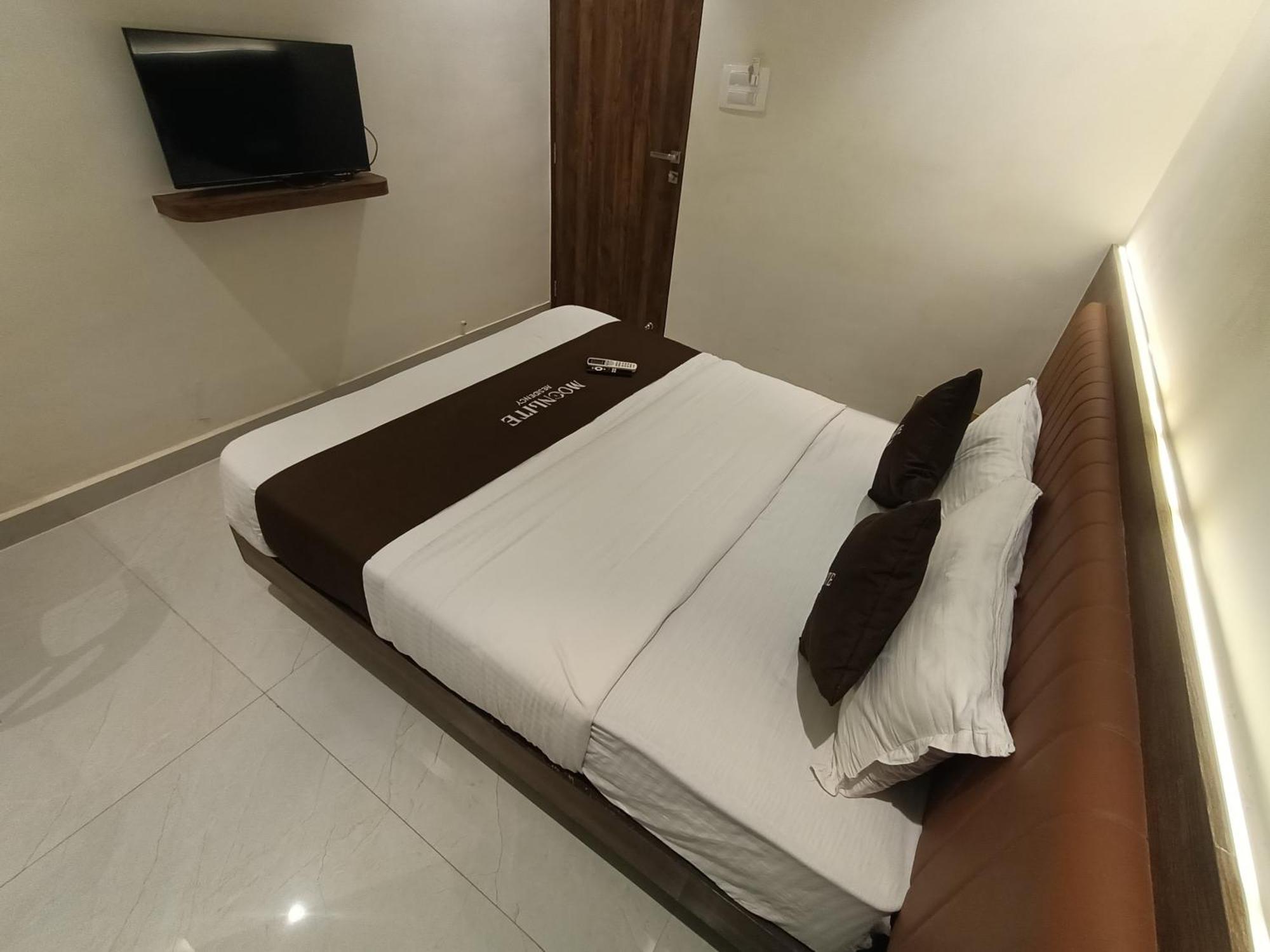 Hotel Moon Lite Residency - Marve Road Malad West Мумбай Екстериор снимка