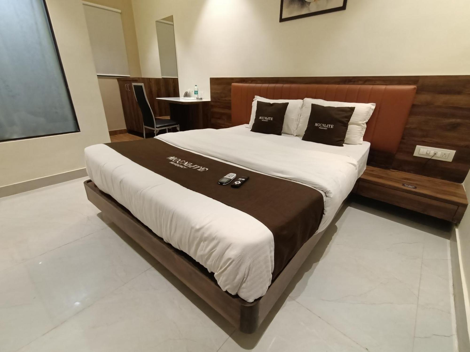 Hotel Moon Lite Residency - Marve Road Malad West Мумбай Екстериор снимка