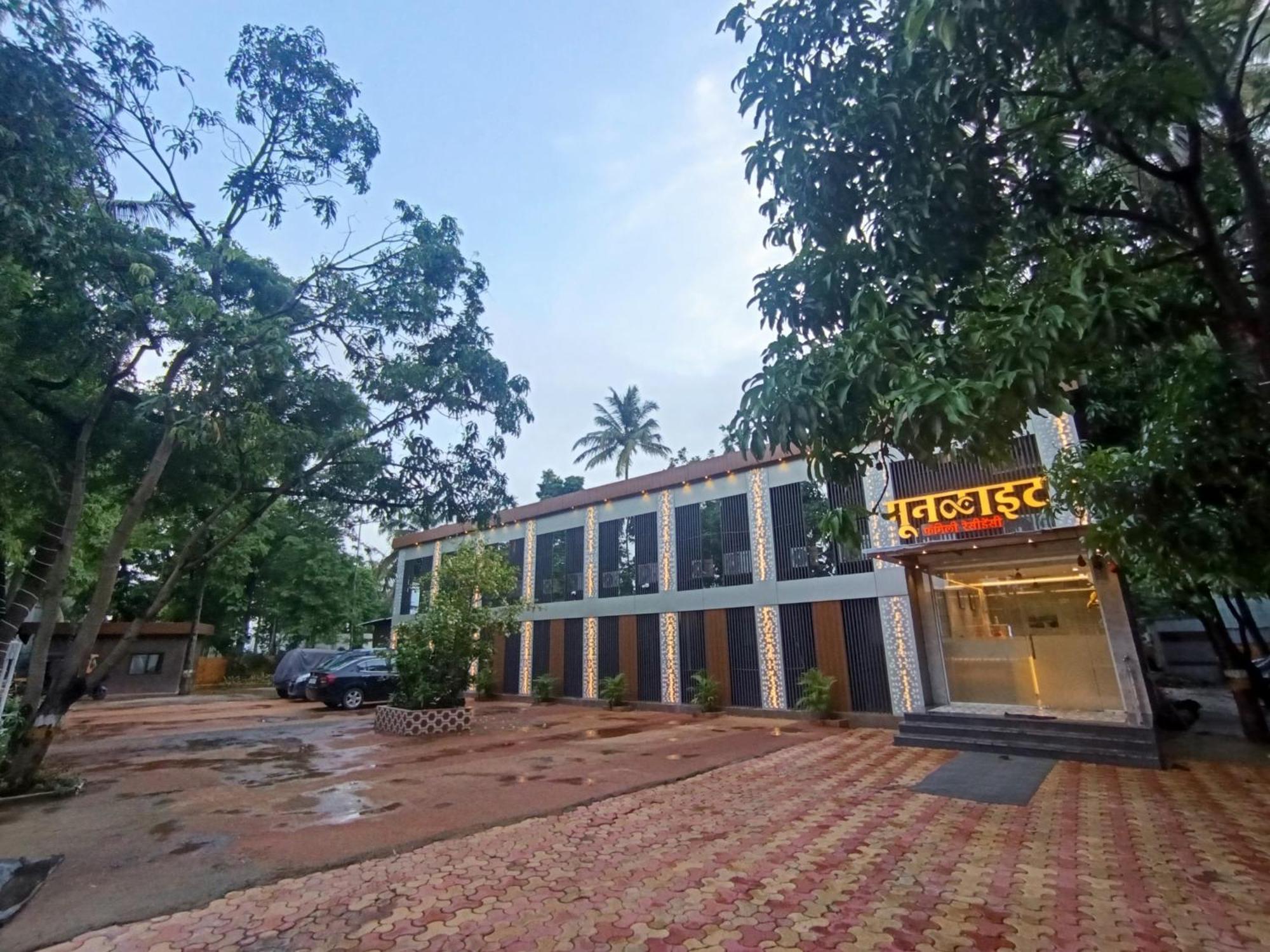 Hotel Moon Lite Residency - Marve Road Malad West Мумбай Екстериор снимка