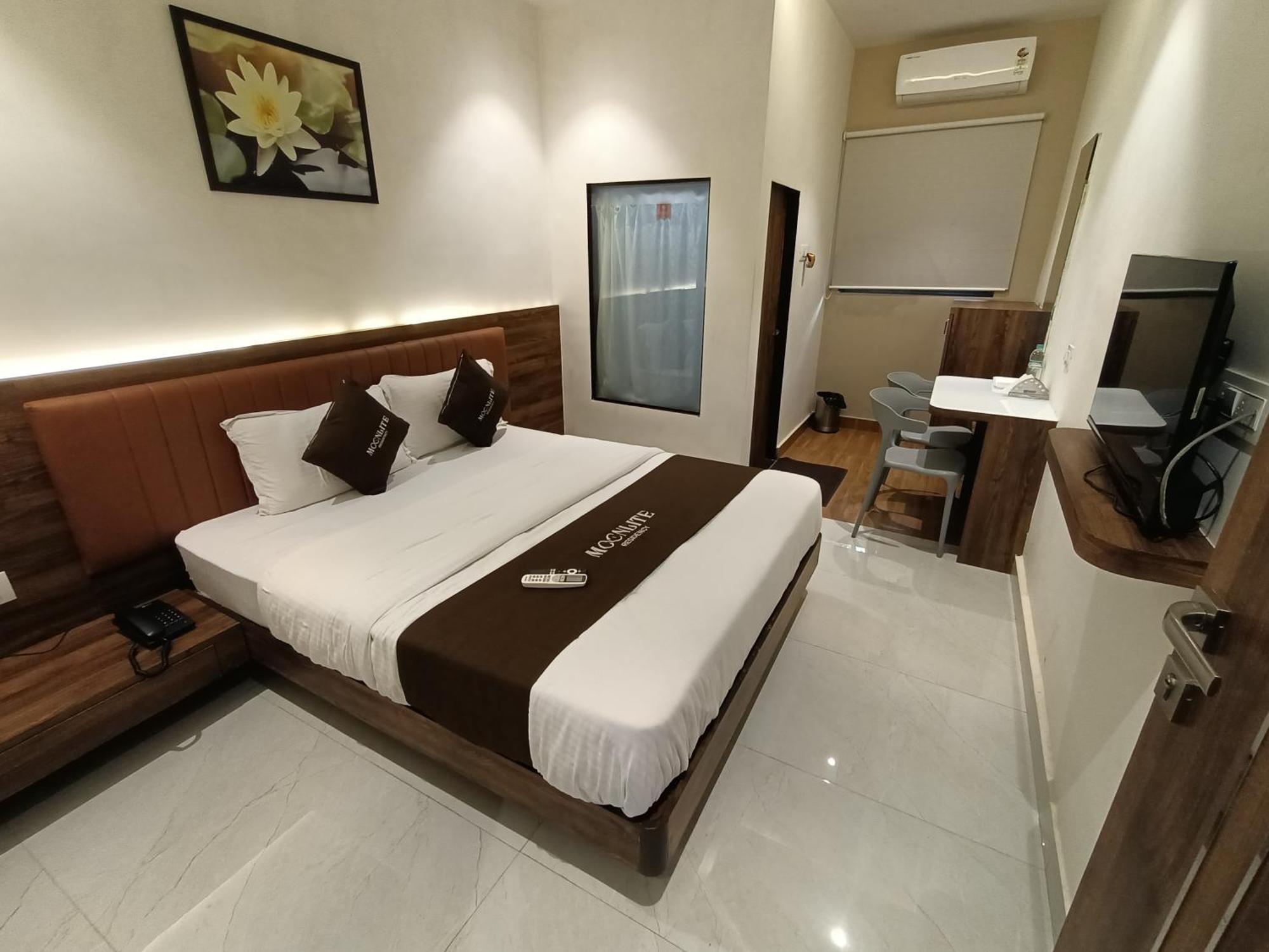Hotel Moon Lite Residency - Marve Road Malad West Мумбай Екстериор снимка
