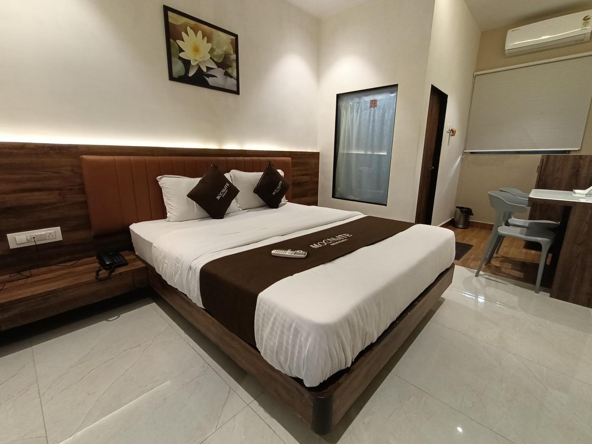 Hotel Moon Lite Residency - Marve Road Malad West Мумбай Екстериор снимка